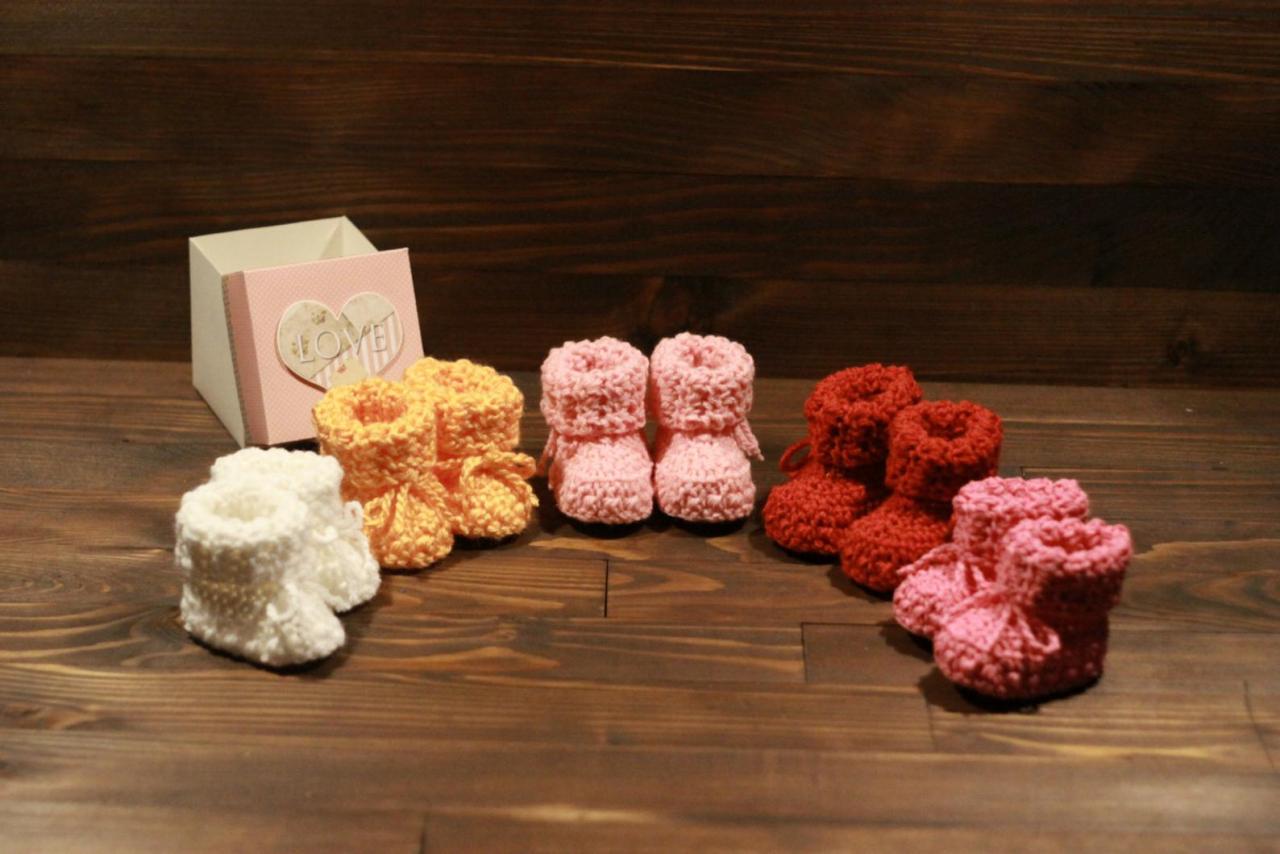 Crocheted slippers - soft wool yarn (baby slippers, wool, baby gift, newborn, boy, girl)