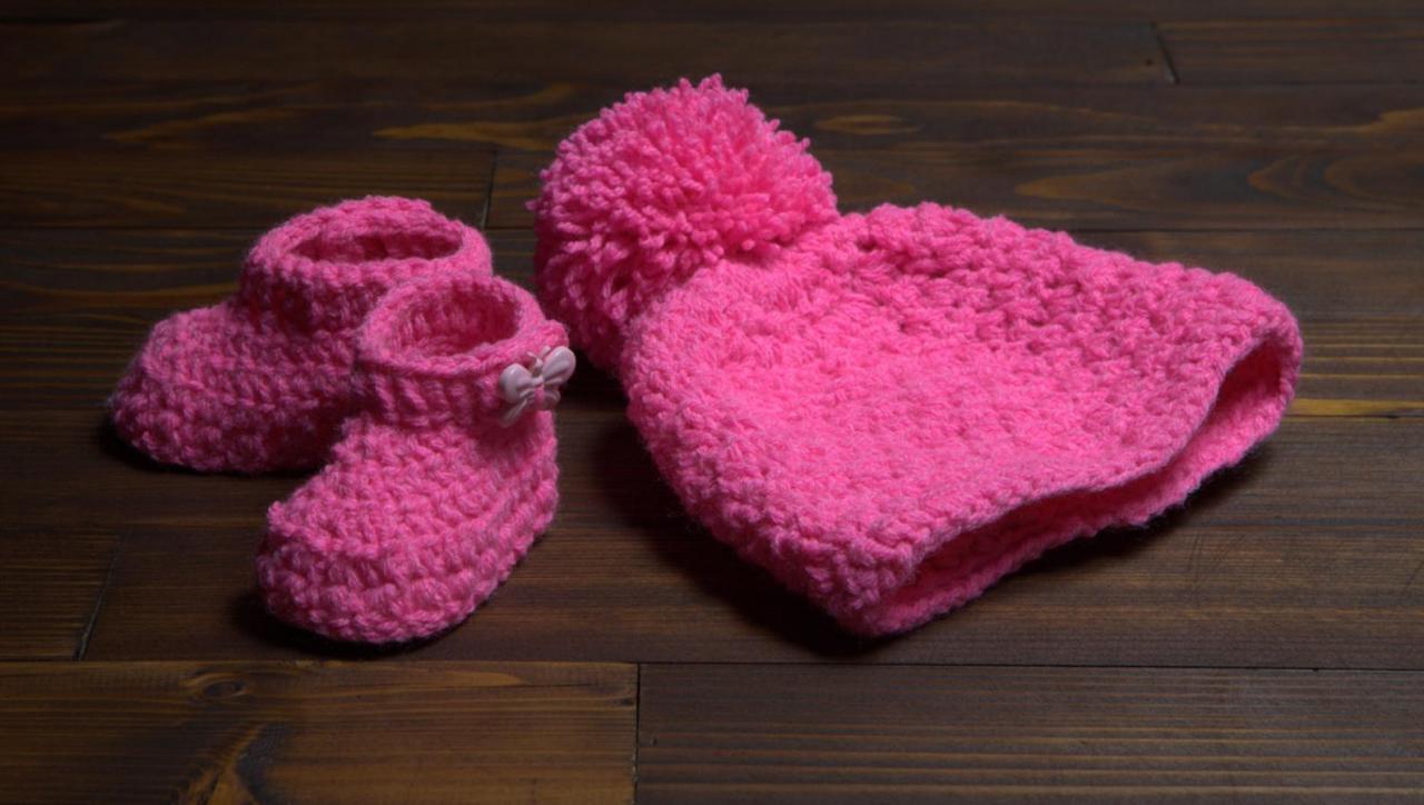 Crochet Winter Baby Set Girl Booties And Pom Pom Hat, Girl Hat, Photo Prop, Cute Girl Pom-pom Hat, Booties