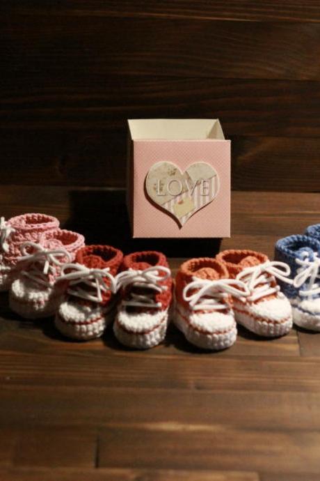 Baby booties, sneakers, crochet all star, baby shower gift, newborn gift, baby girl, baby boy, first shoes with name