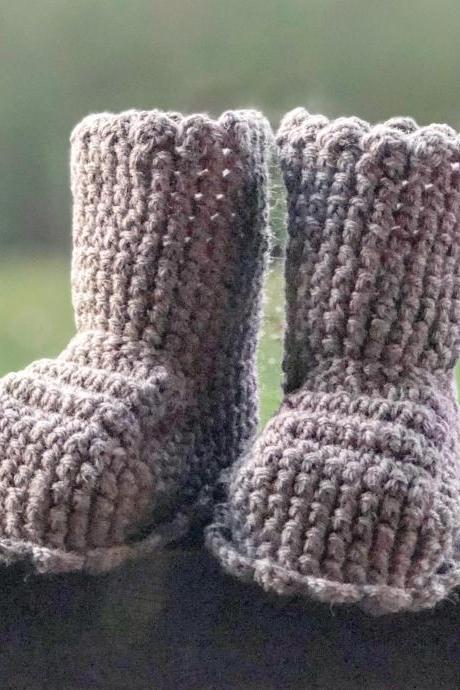 Crocheted slippers - soft wool yarn - booth edition 2020 (baby slippers, wool, baby gift, newborn, boy, girl)
